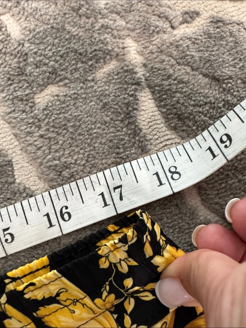 Versace Men's Black & Yellow Baroque Swim Trunks size 5